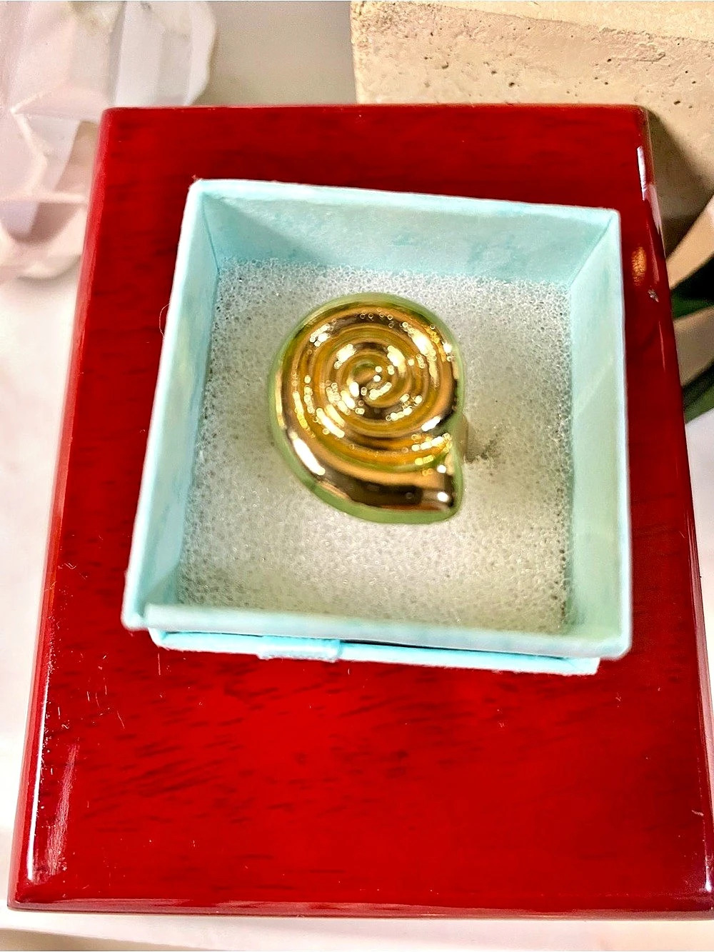 NWT Swirl Pattern Gold Tone Ring
